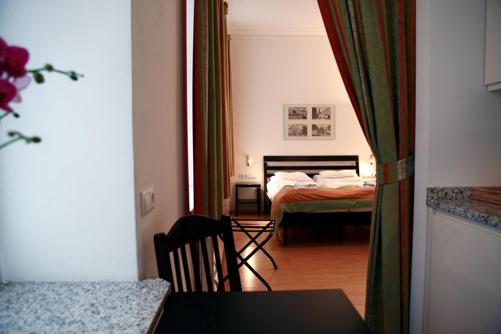 La Scala Apartments Виена Стая снимка